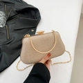 Elegante borsa da sera con paillettes oro champagne, chiusura gioiello e tracolla - Oro