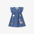 Meisjes spijkerjurk met korte mouwen, schattige cartoon borduursels en speelse vlindermouwen - Denim Blauw (S3056) / 2Y(90cm)