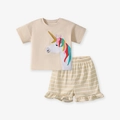 Kleinkinder Sommer-Set mit Einhorn-Stickerei und gestreiften Rüschen-Shorts in Beige - Einhorn T-Shirt & Gestreifte Shorts Set (G2026) / 4Y(110cm)