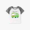Raglan t-shirt voor jongens in wit en grijs met groene busprint en Take A Bus tekst - 6Y(130cm) / Grijze Bus (D55213)