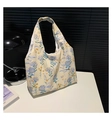 Détail du sac cabas en toile avec motifs d'hortensias bleus pour usage quotidien - Beige