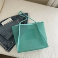 Bolso tote de malla verde menta minimalista con asas para playa de verano o compras casual - Verde menta