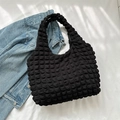 Sac fourre-tout noir à texture bulle avec tissu plissé élégant et grande capacité d'épaule - Noir