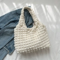 Sac fourre-tout blanc minimaliste à texture plissée popcorn et bandoulière stylée - Blanc