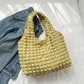 Sac à bandoulière jaune vif en tissu gaufré plissé avec texture à bulles moderne - Jaune