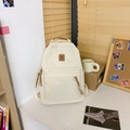 Minimalistische beige nylon rugzak met bruine leren details en zijzakken voor school - Broken Wit