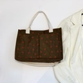 Bolso tote de pana marrón con estampado de fresas y diseño funcional de varios bolsillos - Marrón