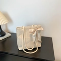 Sac fourre-tout chic en paille crème avec anses tressées et foulard en soie à cœurs - Blanc Cassé