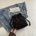 Sac seau en velours côtelé noir à motif fraise et bandoulière en perles pour femme - Noir