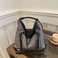 Graue Canvas-Tasche mit roten Punkten und schwarzen Lederriemen für Pendler und Freizeit - Rote Punkte