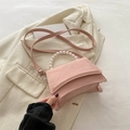 Borsa quadrata rosa con manico di perle e finitura in pelle liscia elegante - Rosa
