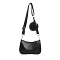 Elegante borsa a tracolla nera a mezzaluna con portamonete e tracolla larga - Nero