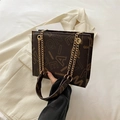Bolso tote vintage de cuero marrón oscuro con estampado y cadena dorada - Marrón