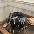 Sac bandoulière noir avec broderie colorée et large bandoulière brodée - Noir