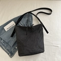 Sac seau en denim délavé gris foncé avec nœud en cuir et bandoulière longue - Noir