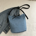 Sac seau en jean bleu clair avec nœud noir et bandoulière en cuir réglable pour femme - Bleu clair
