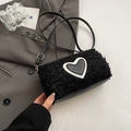 Elegante borsa a tracolla in peluche nero con cuore e cinturino in pelle regolabile - Nero
