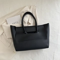 Grande borsa shopper nera opaca minimalista con doppi manici e chiusura a patta elegante - Nero