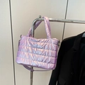 Sac matelassé lavande aspect métallisé avec bandoulière amovible élégante - Violet