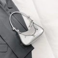 Sac hobo argenté métallisé avec chaîne de perles décorative et détail de cœur - Argent