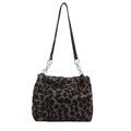 Bolso tote de piel sintética con estampado de leopardo, textura suave y cadena plateada - Negro