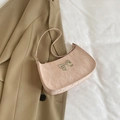 Borsa sottobraccio rosa in pelle lucida testurizzata con fiocco a farfalla d'argento - Rosa