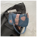 Bolso denim azul con detalles en cuero rosa y cadena plateada con estrellas - Azul claro