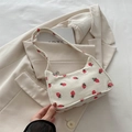 Sac à bandoulière en velours blanc avec imprimé fraises et fermeture zippée - Blanc