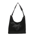 Bolso hobo grande de cuero sintético negro con correa ancha y herrajes en color dorado - Sin colgante / Negro