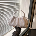 Elegante bolso de mano con estampado de mariposas y pliegues con cordón en color crema - Rosa