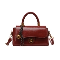 Retro dark red handbag with glossy finish, gold metal clasp and woven bell pendant - Red with Pendant