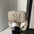 Petit sac bandoulière beige avec motif monogramme et logo SM en relief - Blanc