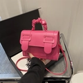 Borsa a tracolla rosa fragola con manico a pieghe e doppie fibbie rettangolari - Rosa