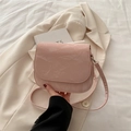 Sac bandoulière en cuir verni rose avec texture nuage et imprimé Fashion Trend 1995 - Rose