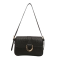Sac bandoulière noir tissé élégant avec une boucle métallique dorée en fer à cheval - Noir