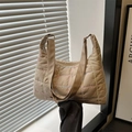 Beige gewatteerde shopper met kleurrijke ruitstiksels en verstelbare schouderband - Khaki