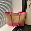 Grand sac cabas en paille marron clair et tissu rose avec de fines bandoulières - Rose