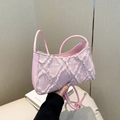 Borsa hobo rosa in denim sfrangiato con motivo trapuntato e dettagli in ecopelle - Rosa