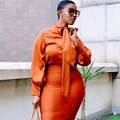 Elegantes orangefarbenes Langarmhemd mit Schleife und Set mit hoch tailliertem Midirock - S / Karamell-Orange
