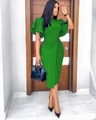 Detalle de cintura alta con botones y mangas de volante en vestido verde con abertura - S / Verde Brillante
