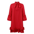 Dettaglio dell'abito rosso a maniche lunghe con scollo a fiocco e bordi a balze a strati - S / Rosso