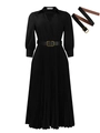 Dettaglio dell'elegante abito nero a pieghe con scollo a V e cintura con fibbia dorata raffinata - S / Nero