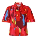 Détail du chemisier rouge fleuri avec grand nœud au col et manches bouffantes - S / Rouge Fleuri