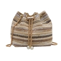 Geflochtene Eimertasche mit Kontraststreifen, Kordelzug und eleganten Perlenanhängern - Mehrfarbig Khaki