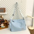 Borsa a tracolla in tela celeste con tracolla regolabile e design vintage sobrio - Blu