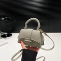 Mini borsa chic a tracolla con manico e dettaglio nodo intrecciato per l'estate 2025 - Verde