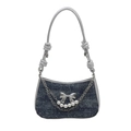 Borsa a spalla Y2K in denim con ciondolo a farfalla argento e catena di perle - Blu scuro
