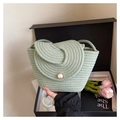 Borsa a tracolla intrecciata verde chiaro con bottone a perla e design con patta a spirale - Verde