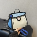 Borsa a tracolla stile cartone animato 2D in blu e bianco con bordi neri distintivi - Blu