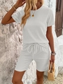 Completo estivo bianco da donna con t-shirt e pantaloncini a coulisse in tessuto a coste - S / Bianco